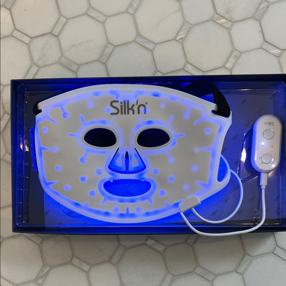 LED Face Mask - White - Picture 7 of 10